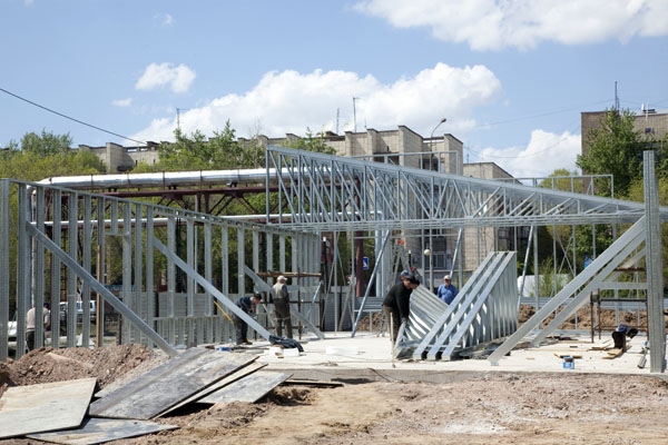 Строительство торгового павильона ЛСТК, дата снимка - 08 мая 2012 г.