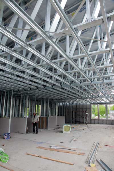 Строительство торгового павильона ЛСТК, дата снимка - 25 мая 2012 г.