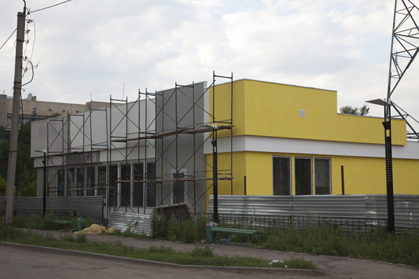 Строительство торгового павильона ЛСТК, дата снимка - 29 июня 2012 г.